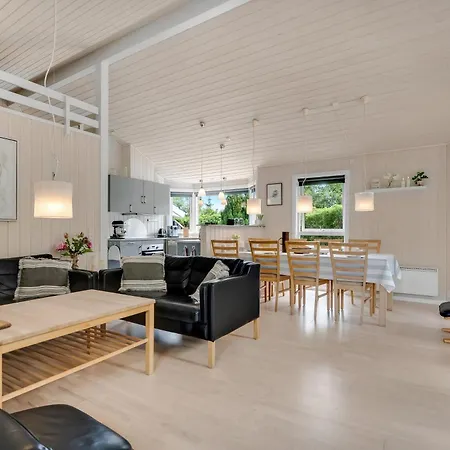 Modern With Large Enclosed Terrace In Quiet Surroundings بيت للعطل Fjerritslev
