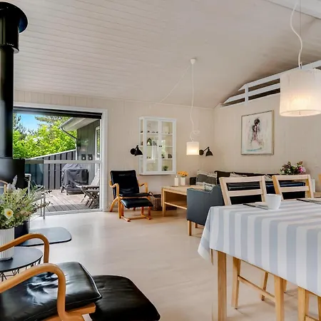 Modern With Large Enclosed Terrace In Quiet Surroundings Fjerritslev