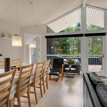 Modern With Large Enclosed Terrace In Quiet Surroundings * Fjerritslev