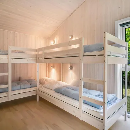 Modern With Large Enclosed Terrace In Quiet Surroundings Semesterbostad