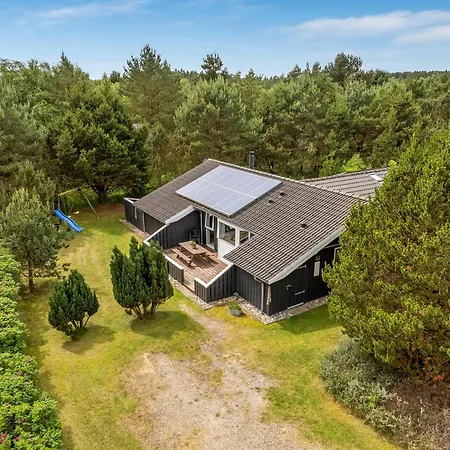 Semesterbostad Modern With Large Enclosed Terrace In Quiet Surroundings
