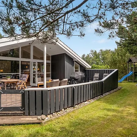 Modern With Large Enclosed Terrace In Quiet Surroundings * Fjerritslev