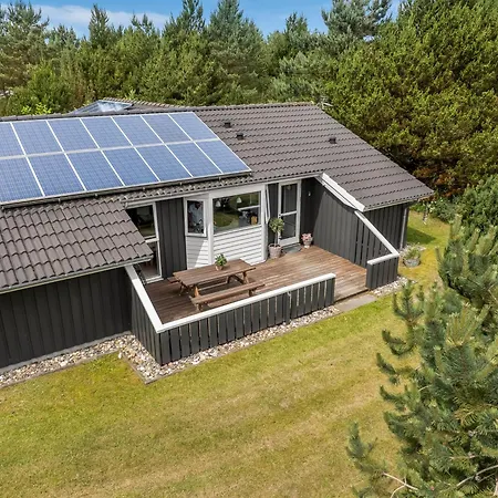 Modern With Large Enclosed Terrace In Quiet Surroundings Semesterbostad