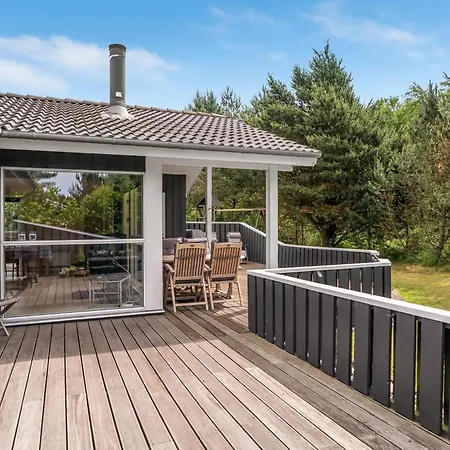 Modern With Large Enclosed Terrace In Quiet Surroundings Hébergement de vacances *