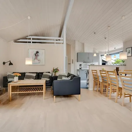 Modern With Large Enclosed Terrace In Quiet Surroundings بيت للعطل Fjerritslev