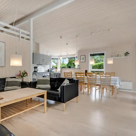بيت للعطل Modern With Large Enclosed Terrace In Quiet Surroundings