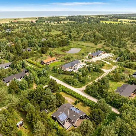 Modern With Large Enclosed Terrace In Quiet Surroundings Semesterbostad *