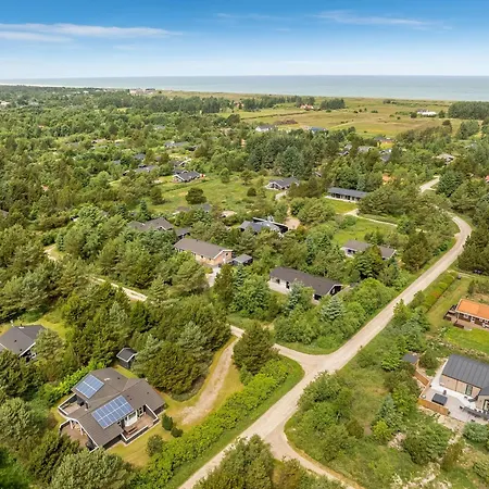 Modern With Large Enclosed Terrace In Quiet Surroundings * Fjerritslev